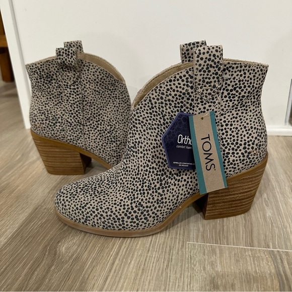 New Toms Constance Beige cheetah print Suede Pull On Cowboy Western ankle Boots - Picture 1 of 9